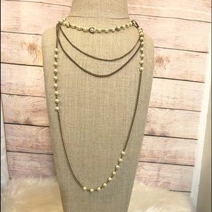 Long necklace looks great on